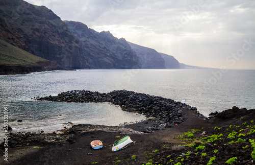 Le scogliere di Los gigantes viste da Punta de Teno, nel parco rurale del Teno. Tenerife photo