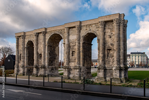 Obraz na płótnie Die Porte de Mars in Reims in der Champagne in Frankreich w salonie