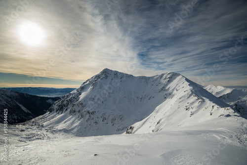 zimowy widok na Tatry Zachodnie, Czerwone Wierchy, Tatry Wysokie, Tatry Bielskie