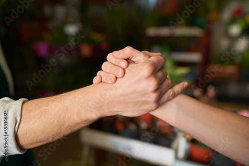 Cooler handshake für Freundschaft und Begrüßung