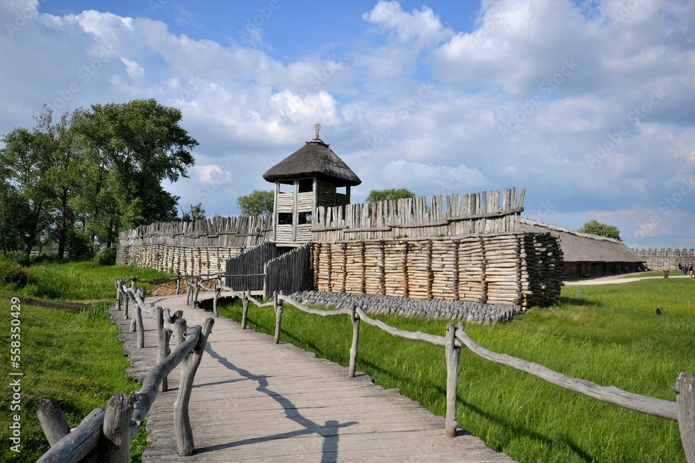 Gród w Biskupinie, stanowisko archeologiczne, architektura, park, stary,  krajobraz, historia, średniowieczna