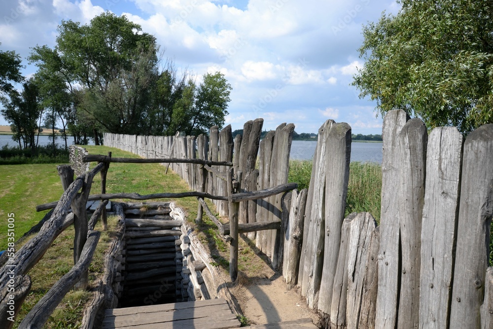 Gród w Biskupinie, stanowisko archeologiczne, architektura, park, stary,  krajobraz, historia, średniowieczna