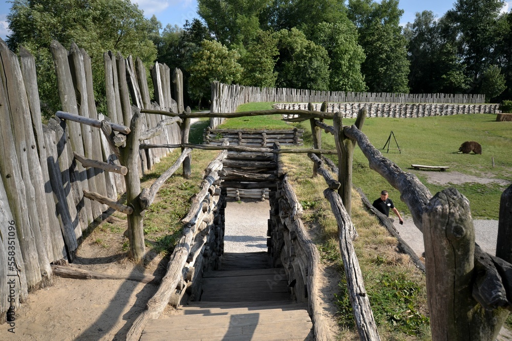 Stanowisko Archeologiczne Klasa 4 Historia Gród w Biskupinie, stanowisko archeologiczne, architektura, park, stary