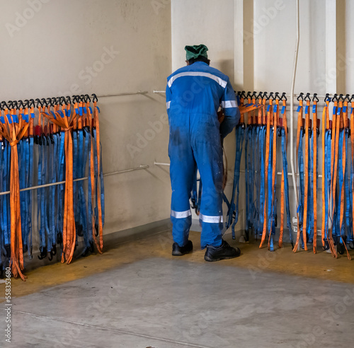 Картината върху платно reset lashing belt during navigation in a big roro ship