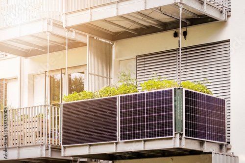 Photographie Solar Panel on Balcony of Modern Facade Building in Eco City