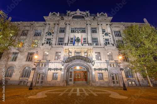 Photos Facade of the Franz Liszt Academy of Music in Budapest, Hungary at night