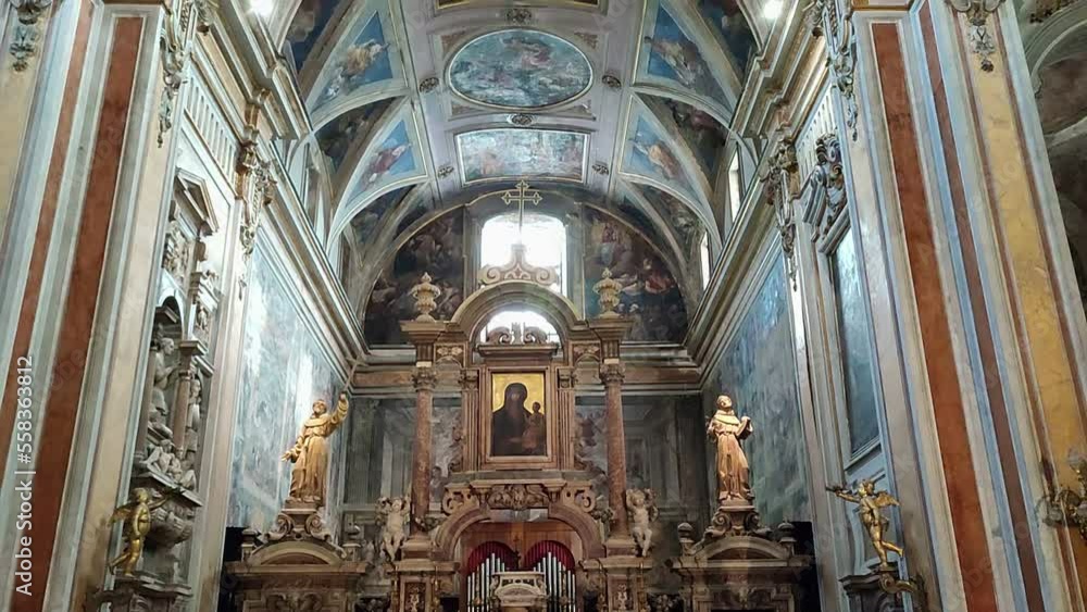 Napoli - Panoramica della Chiesa di Santa Maria La Nova Napoli - Panoramica della Chiesa di Santa Maria La Nova