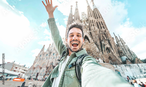 Photography Happy tourist visiting La Sagrada Familia, Barcelona Spain