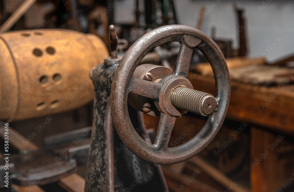 Used hand wheel from an unknown old machine. The handwheel is mounted on a threaded shaft. Used hand wheel from an unknown old machine. The handwheel is mounted on a threaded shaft.