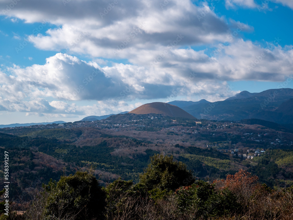 冬晴れの小室山山頂からの大室山方面の眺め　静岡県伊東市　12月