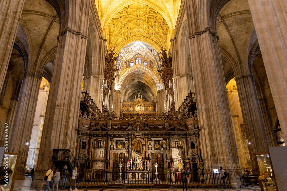 Naklejka premium Inside Seville Cathedral
