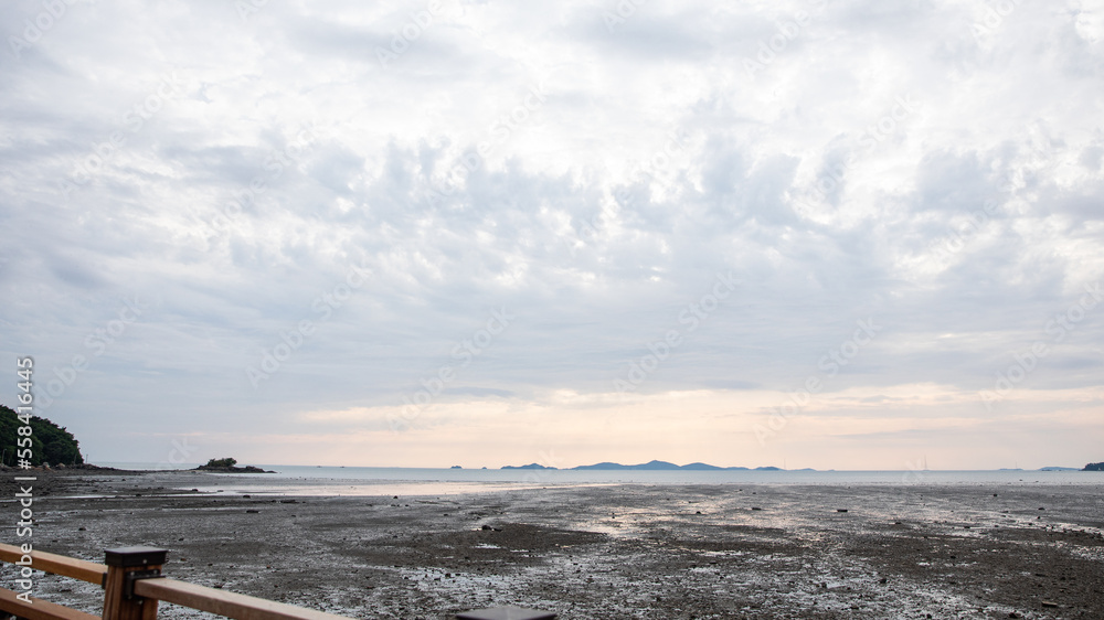 Swamps, tidal flats, Ganghwa Island, and the beach with a quiet and wide horizon of the sea
