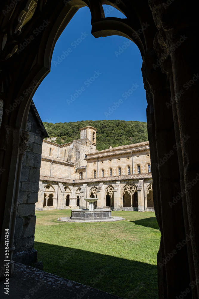Obraz premium Monasterio de Santa María la Real de Iranzu, claustro, siglo XII - XIV, camino de Santiago, Abárzuza, Navarra, Spain, Europe
