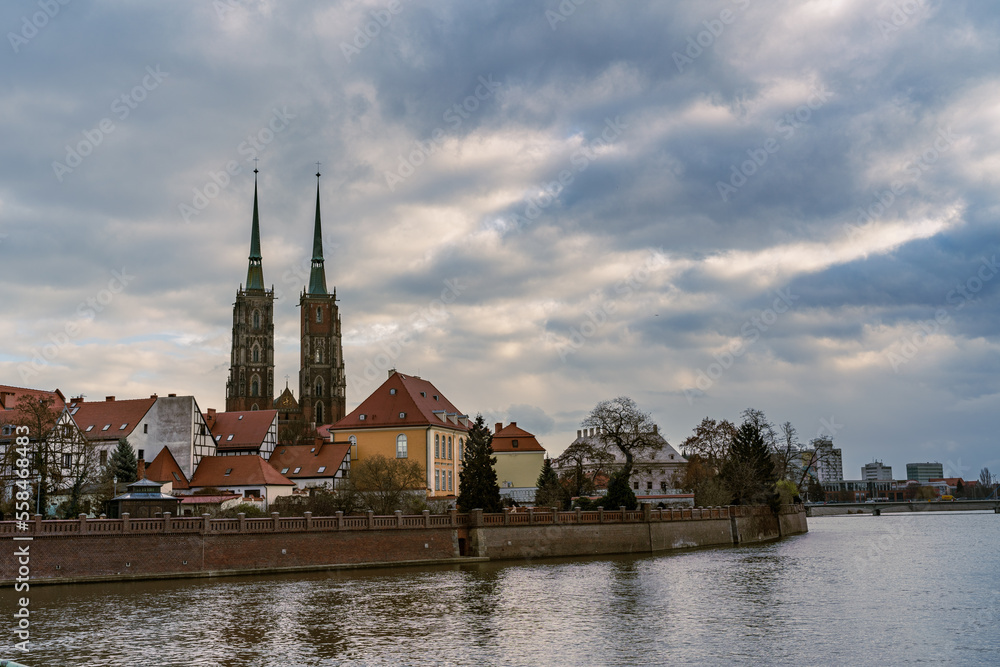 Fototapeta premium Cityscape. Cityscape with a cathedral, ideal for backgrounds, urban themes, scenic themes.
