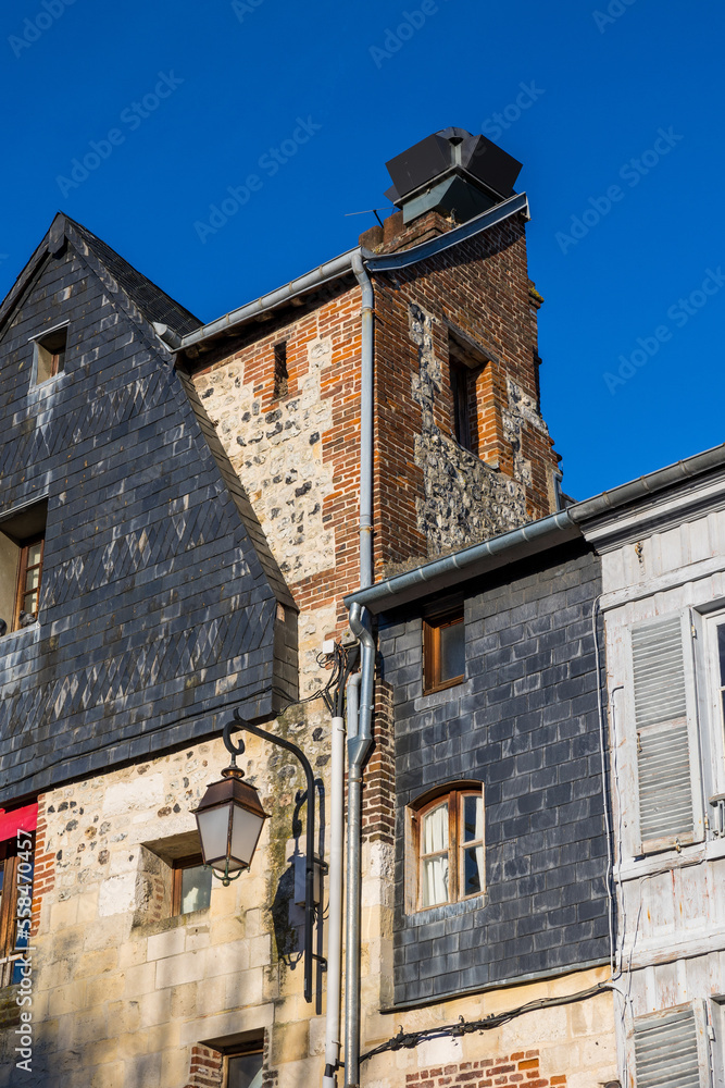 Façades panachés autour du vieux bassin de Honfleur