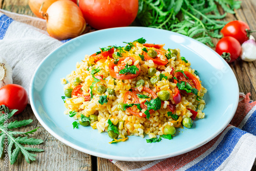 Bulgur with carrots, onions, bell peppers and green peas