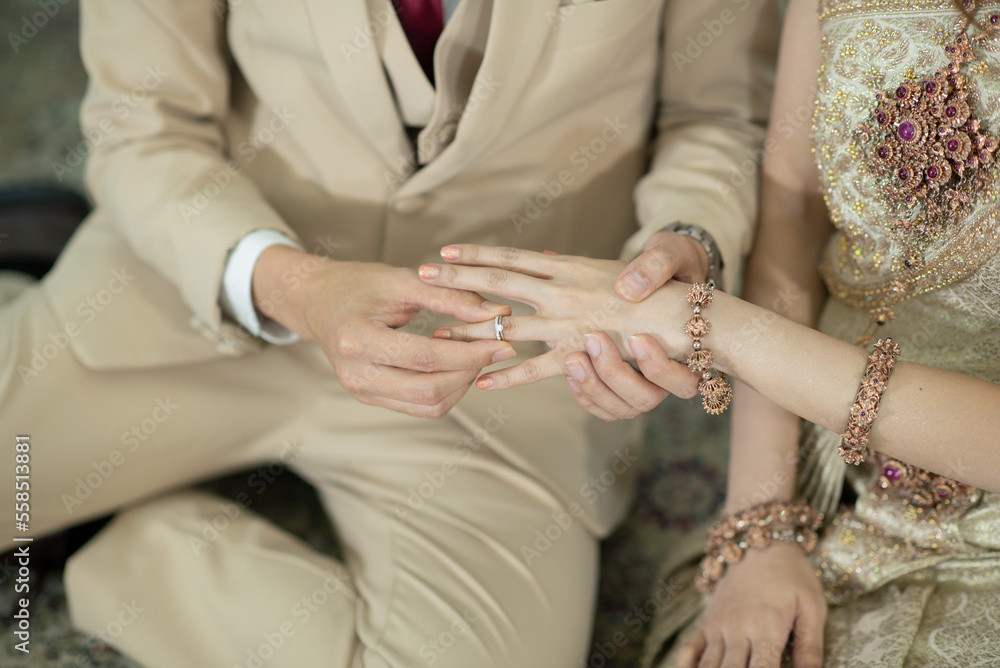 wear a ring, wedding ring, love couple wear a ring, wedding ring, love couple