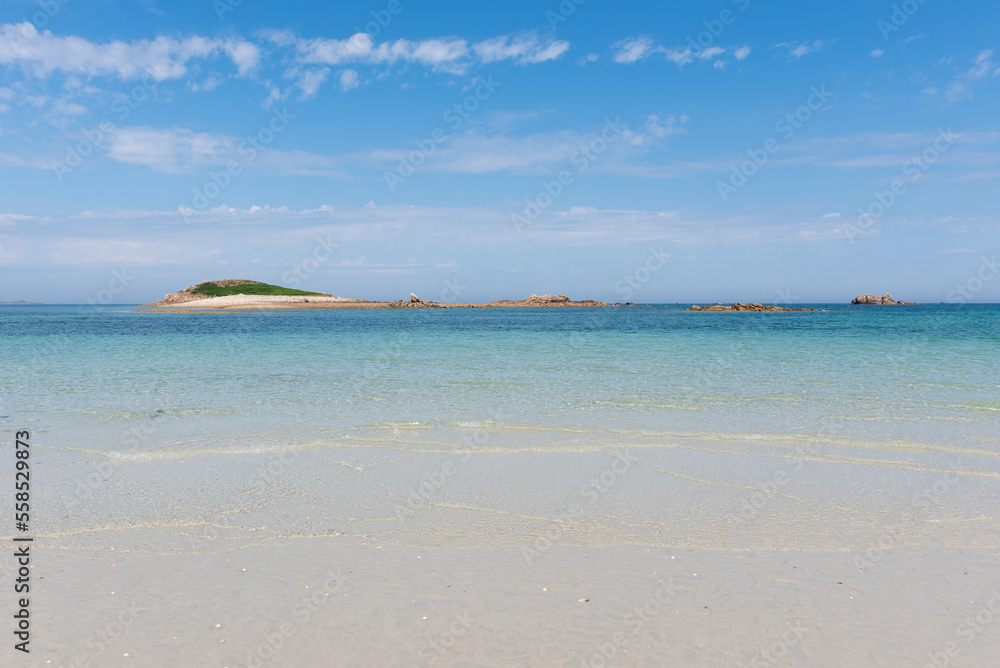 Dune beach (plage des dunes) and Brug island at Port-Blanc (Penvenan. Cotes-d’Armor, Bretagne, France) Dune beach (plage des dunes) and Brug island at Port-Blanc (Penvenan. Cotes-d’Armor, Bretagne, France)