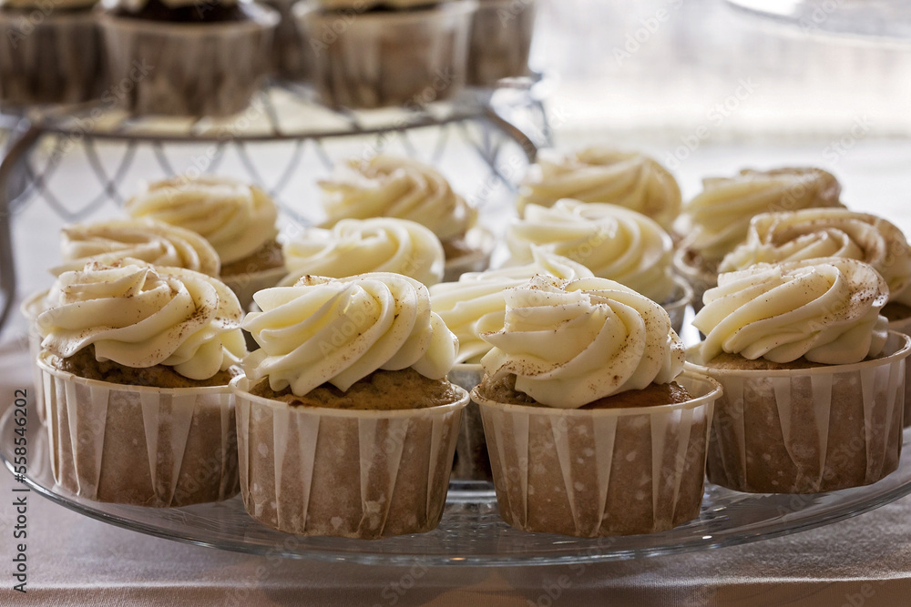 Cupcakes with White Cream. Wedding Cupcakes. Cupcakes with White Cream. Wedding Cupcakes.