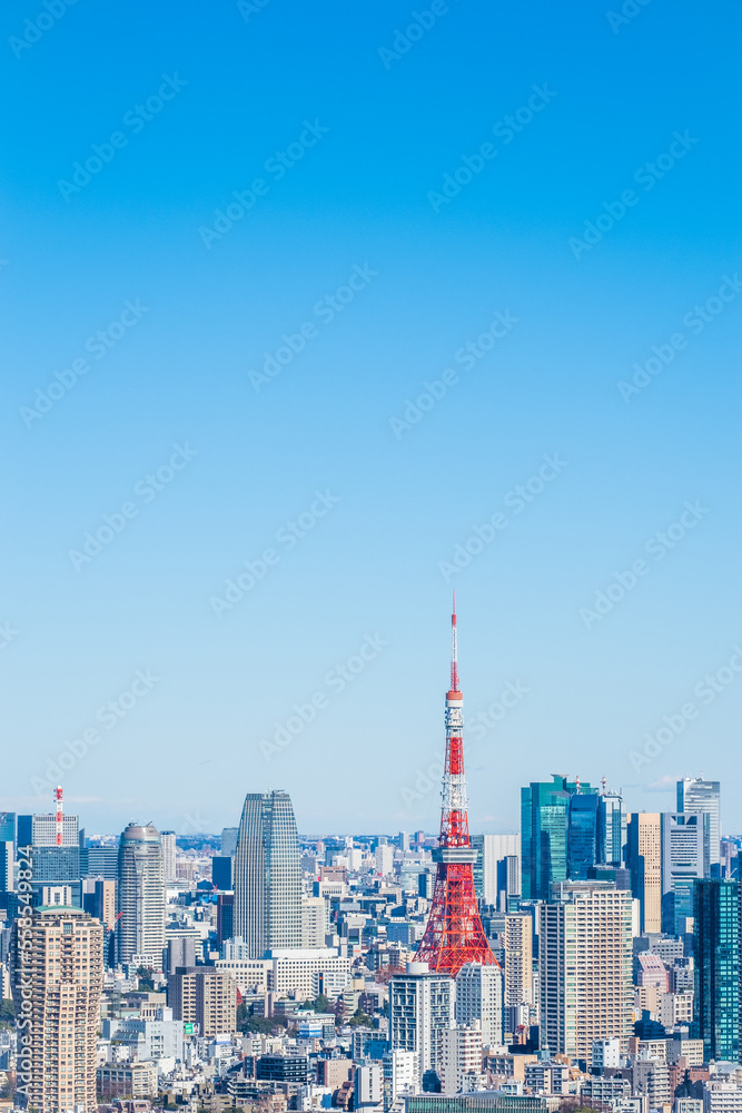 日本の首都東京都の東京タワーとビル郡