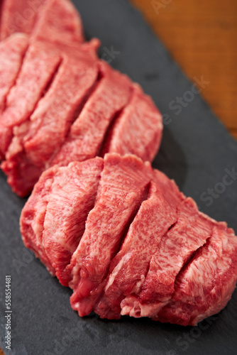 Wallpaper Mural 生の厚切り牛タン Torontodigital.ca