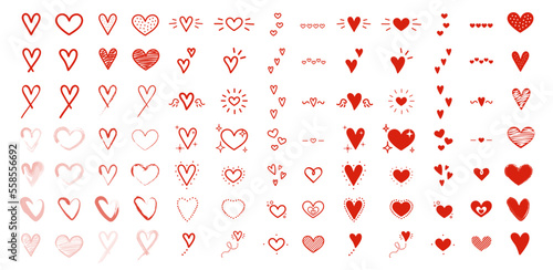 Set de ilustraciones decorativas dibujadas a mano de corazones en color rojo para San Valentin. Vector	