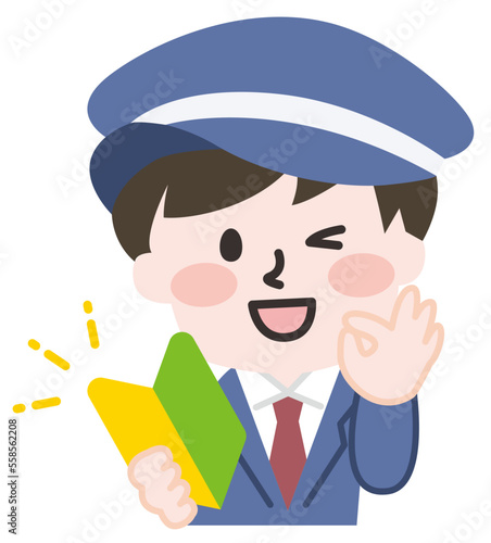 初心者マークを持つ警備スタッフの男性