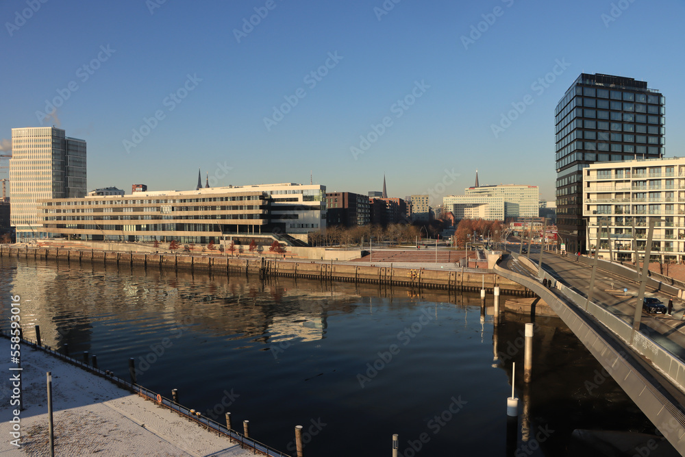 Naklejka premium Hamburger HafenCity; Baakenhafen, Buenos-Aires-Kai und Baakenbrücke 