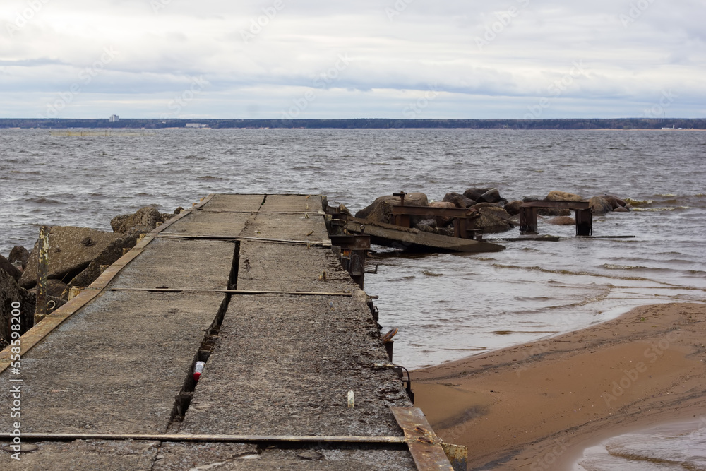 Fototapeta premium pier on the beach