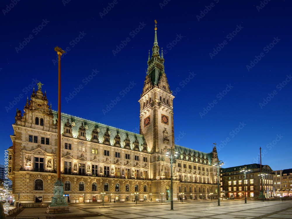 Rathaus Hamburg entzerrt Blaue Stunde