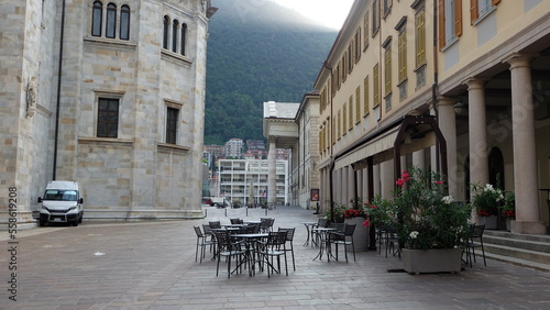 Leeres Cafe in Como Italien