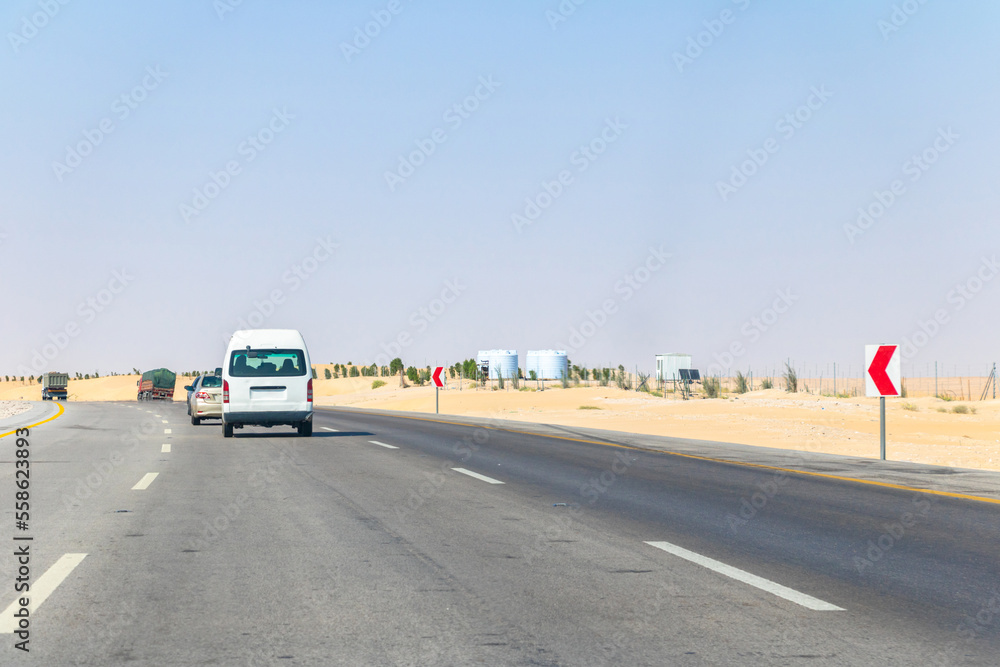 Fototapeta premium traffic on highway in middle of desert
