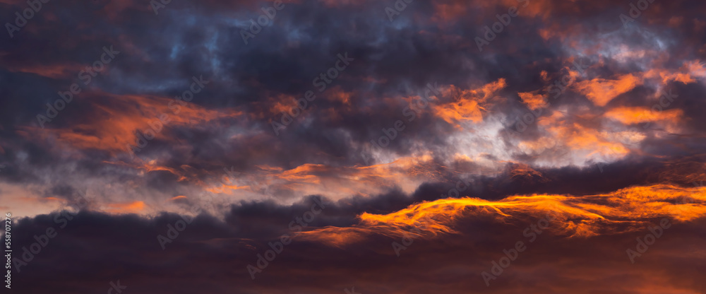 Clouds with dramatic light i sunrise