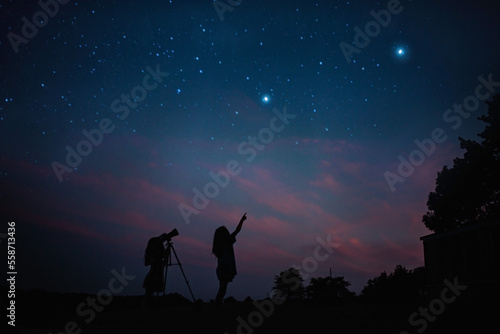 Fényképezés Night sky astronomers