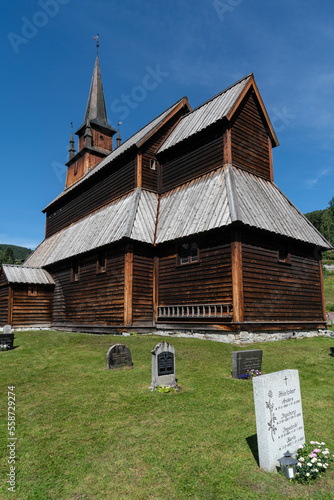 Stabkirche aus dem 12. Jahrhundert in Kaupanger, Norwegen photo