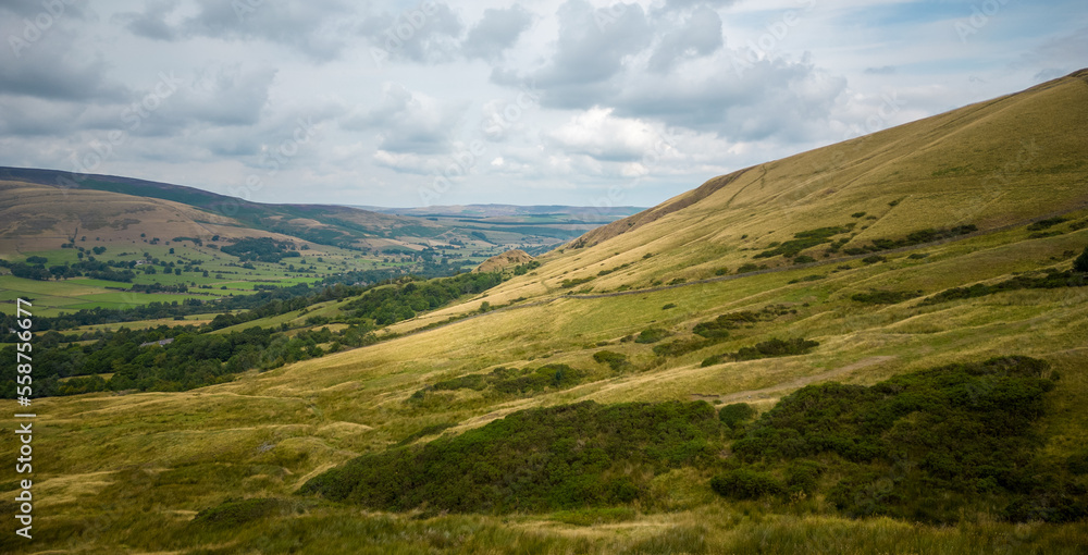 Naklejka premium Beautiful landscape and hills at Peak District National Park - travel photography