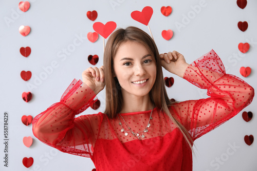 Young woman with paper hear...