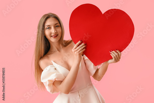 Young woman with paper hear...