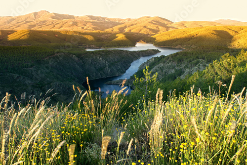 The reservoir is a Spanish Vado reservoir located in the upper reaches of the river Jarama in the Sierra de AyllÃ³n, northwest of, very close to the black peoples province of Guada photo