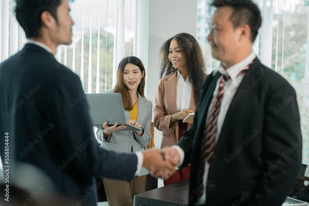 Asia business meeting consultations of business people in the company's meeting room Discuss, present, present new projects, present Asia business meeting consultations of business people in the company's meeting room Discuss, present, present new projects, present