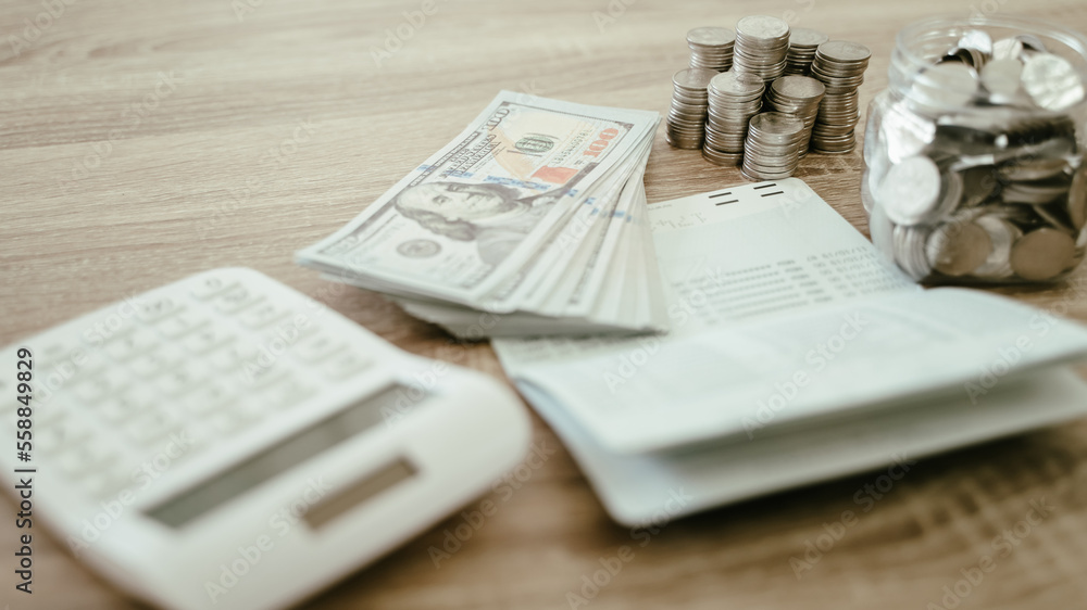 Obraz premium Close up of money stack coins and Dollar banknotes Saving money financial banking concept
