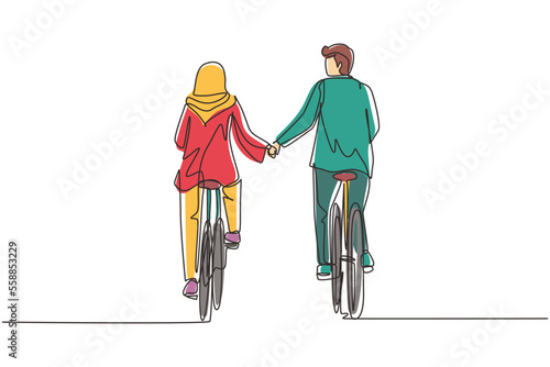 Continuous one line drawing happy Arabian couple ride bicycles in meadow back to camera and holding hands. Man and woman in love. Happy romantic married couple. Single line draw design vector graphic
