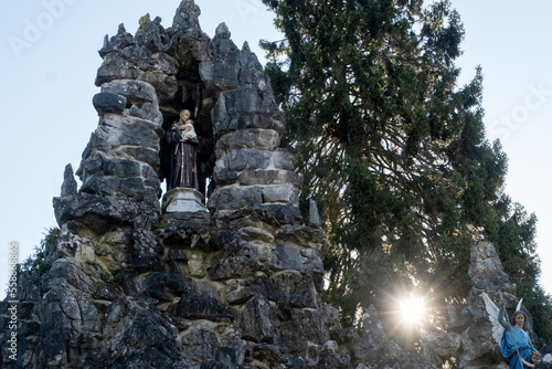 de grot met het beeld van Sint Antonius van Padua in Crupet-België photo