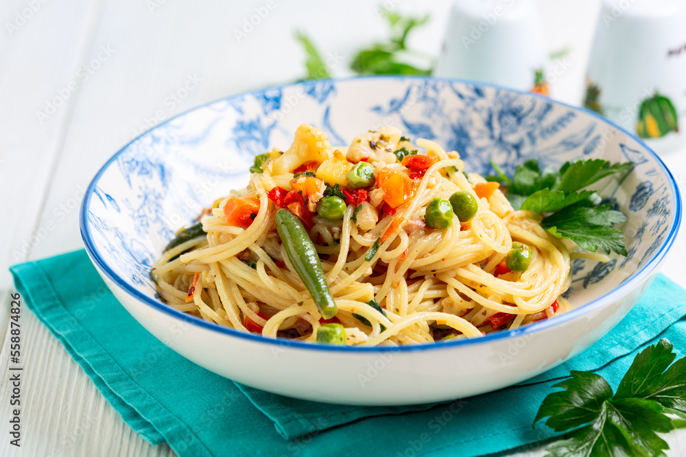 Spaghetti with vegetables.