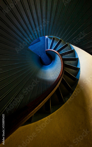 Fotografia high angle photography of blue spiral staircase blue and black spiral staircase
