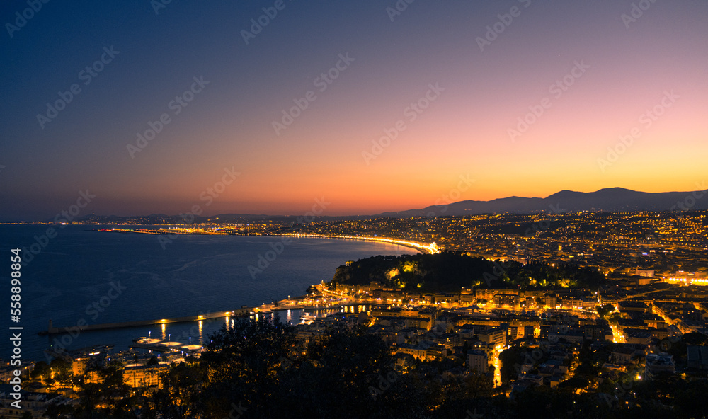 Panorama von Nizza bei Sonnenunterang