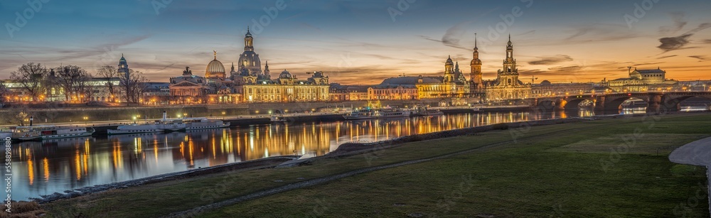 Fototapeta premium Blick auf die Brühlsche Terrasse in Dresden