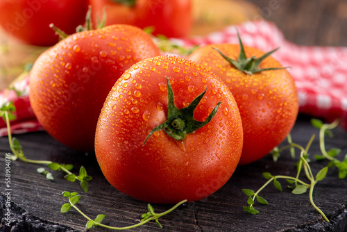 tomate, alimento, legume, fresco, vermelho, madura, saudável, orgânico, fruta, frescor, salada, isolado, ingrediente, vegetariano, verde, cru, corte, suculenta, dieta, natureza, natural, branco, culin photo