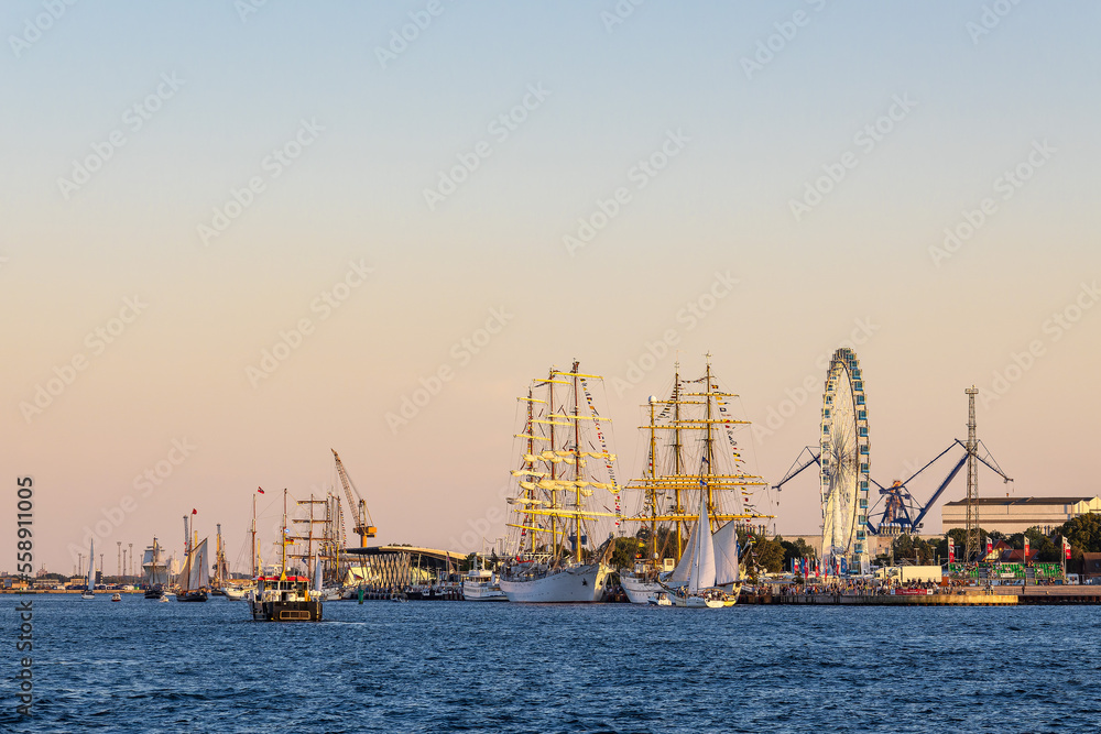 Segelschiffe auf dem Neuen Strom während der Hanse Sail in Rostock