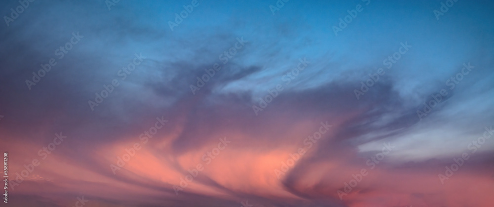 Obraz premium Background image of a colorful and dramatic cloudy sky at the dawn of a polar day in the Arctic. an interesting configuration of clouds. Blank for replacing the sky in photo images